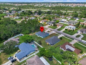 637 NW Bayshore Blvd in Port St. Lucie, FL - Building Photo - Building Photo