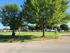 2106 Overbrook Dr in Arlington, TX - Building Photo - Building Photo