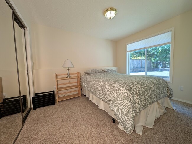 1317 NW Mayfield Rd, Unit Luxury Lower-Level Suite in Portland, OR - Building Photo - Building Photo