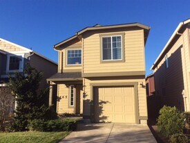 465 Donna Dr in Newberg, OR - Building Photo