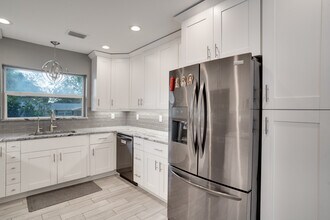 2076 Burnice Dr in Clearwater, FL - Foto de edificio - Building Photo