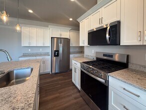356 SE Shetterly Dr in Dallas, OR - Building Photo - Building Photo