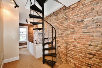 121 S 16th St, Unit 2 in Pittsburgh, PA - Building Photo - Building Photo