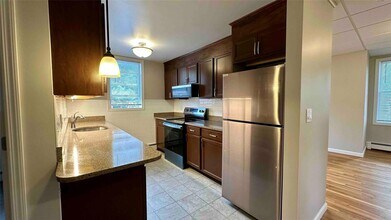 158 Anstice St in Oyster Bay, NY - Building Photo - Building Photo