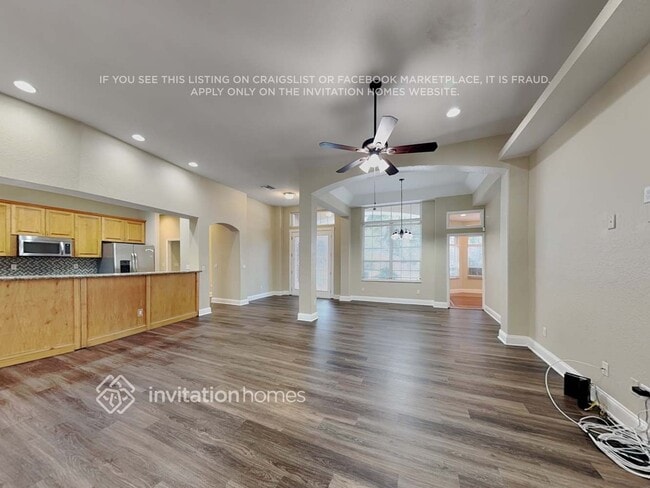 147 Brookside Ct in Palm Harbor, FL - Foto de edificio - Building Photo