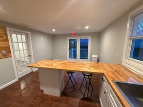 176 Court St, Unit 6 in Plymouth, MA - Building Photo - Building Photo