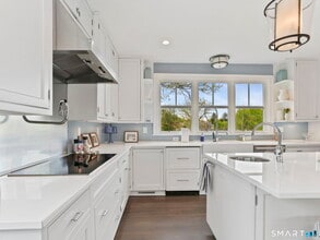 41 Grove St in Greenwich, CT - Building Photo - Building Photo