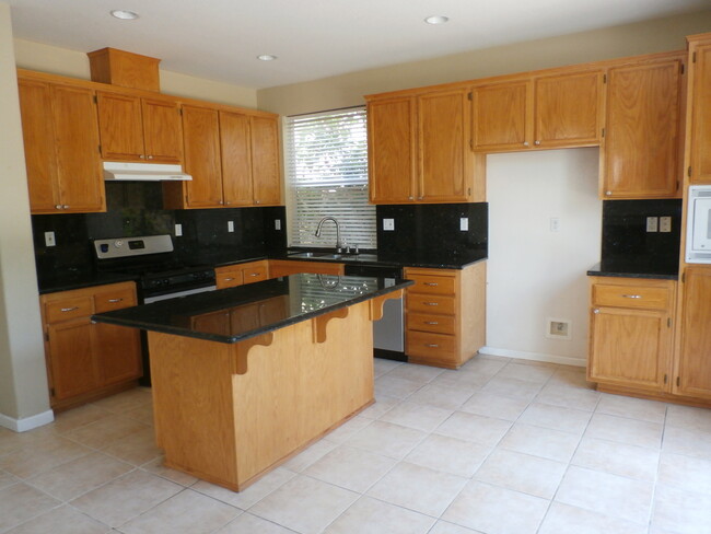 2923 Bergamo Way in Sacramento, CA - Building Photo - Building Photo