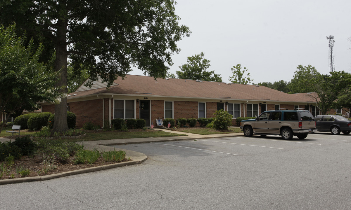 Miller Oaks Village Apartments in Mauldin, SC - Building Photo