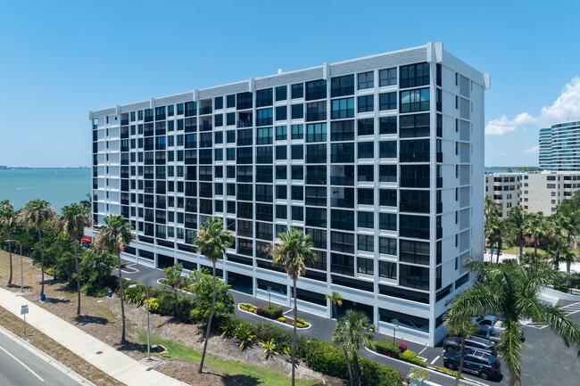 Sunset Towers in Sarasota, FL - Building Photo - Building Photo