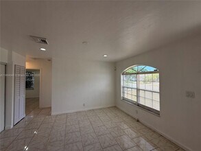 1619 43rd St in West Palm Beach, FL - Foto de edificio - Building Photo