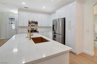 5794 Elizabeth Ann Way in Ft. Myers, FL - Building Photo