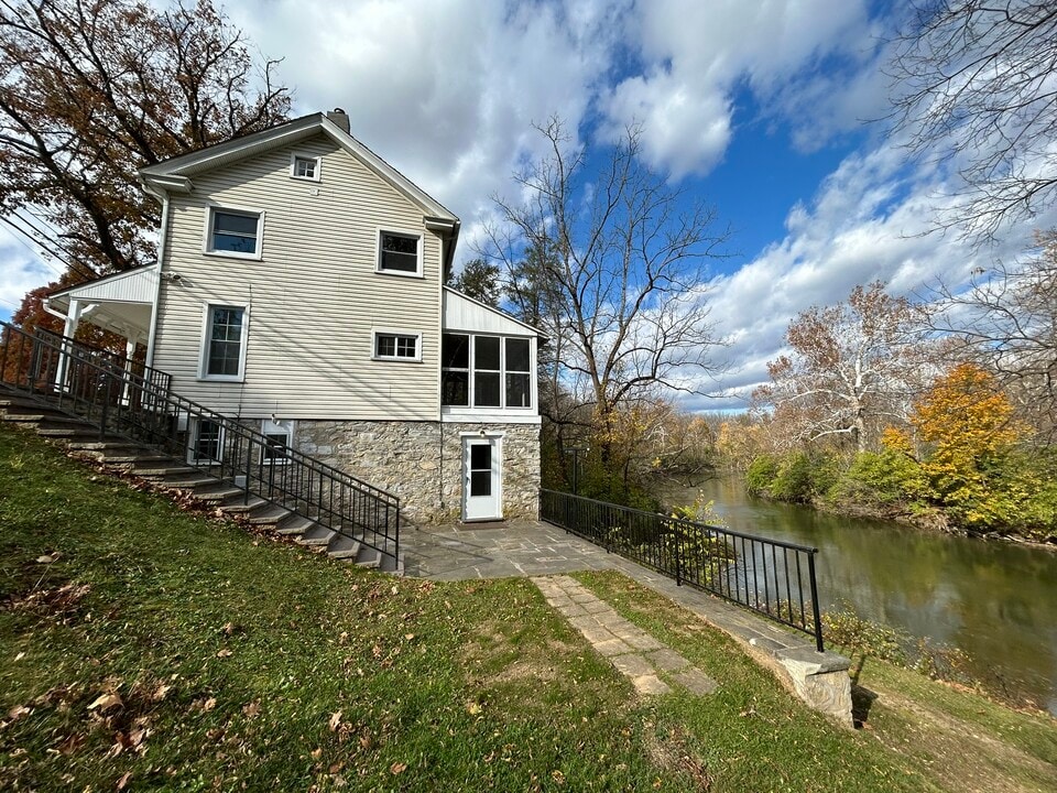 2071 Tulpehocken Rd in Wyomissing, PA - Foto de edificio