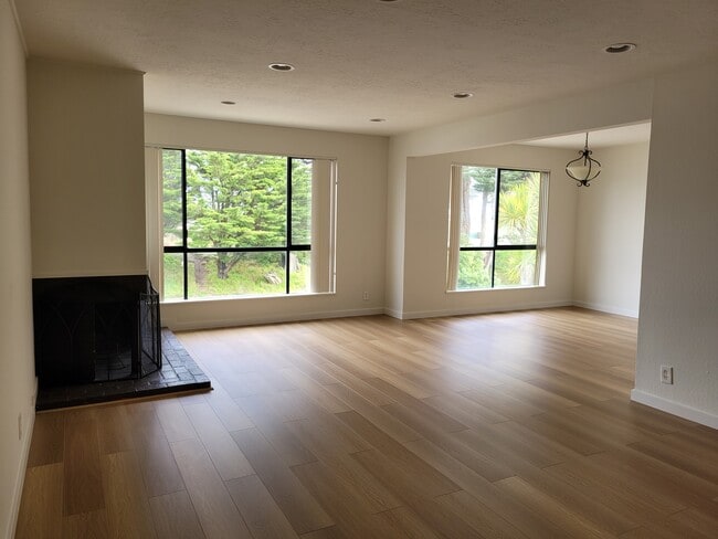 54 Edgemont Dr in Daly City, CA - Building Photo - Building Photo