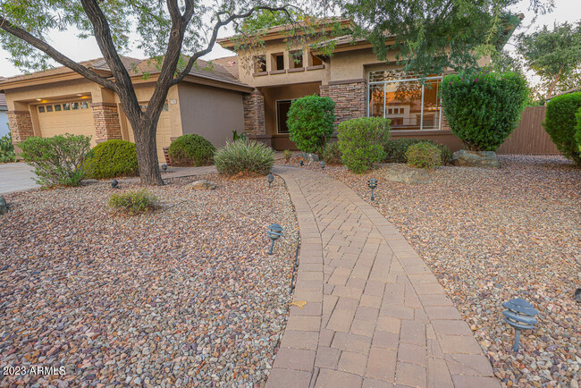 2740 S Honeysuckle Ln in Gilbert, AZ - Building Photo - Building Photo