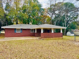 1100 Lombard Dr in Montgomery, AL - Building Photo