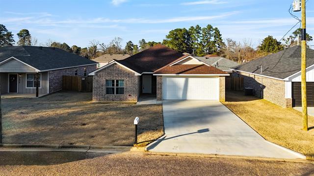107 Short St in Gilmer, TX - Building Photo