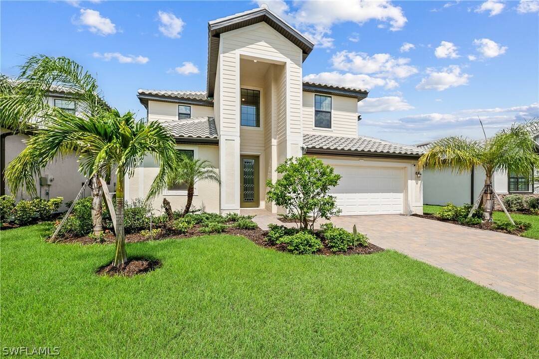 11305 Shady Blossom Dr in Ft. Myers, FL - Building Photo