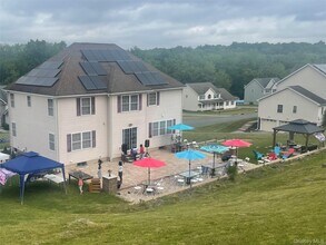 36 Highland View Pl in Middletown, NY - Building Photo - Building Photo