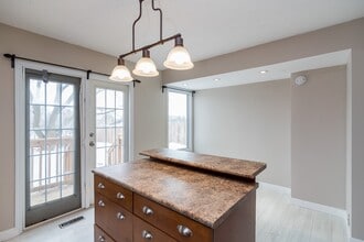 64 Rue le Maire in Winnipeg, MB - Building Photo - Building Photo