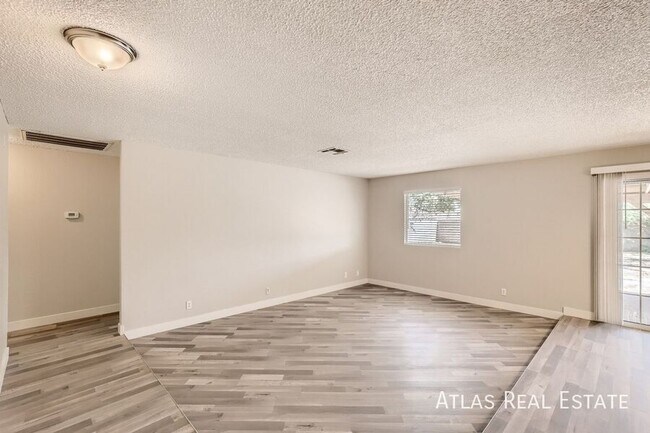 5370 Bridgette Way in Las Vegas, NV - Building Photo - Building Photo