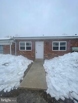 604 Green Tree Ln in Bear, DE - Building Photo