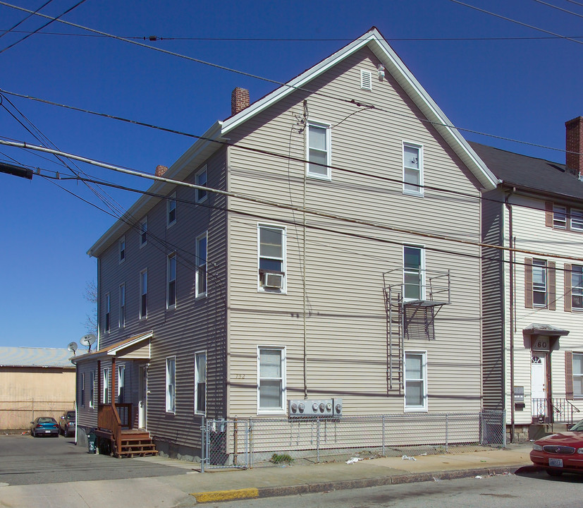 752 King Philip St in Fall River, MA - Building Photo