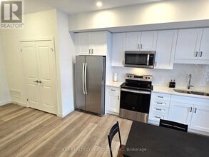 405 Myers Rd in Cambridge, ON - Building Photo - Building Photo