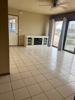 881 Bishop Rd, Unit A in Sunnyside, WA - Building Photo