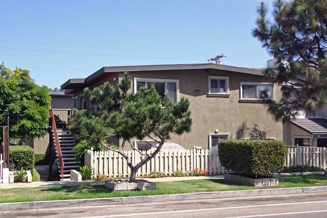 743 3rd St in Encinitas, CA - Building Photo