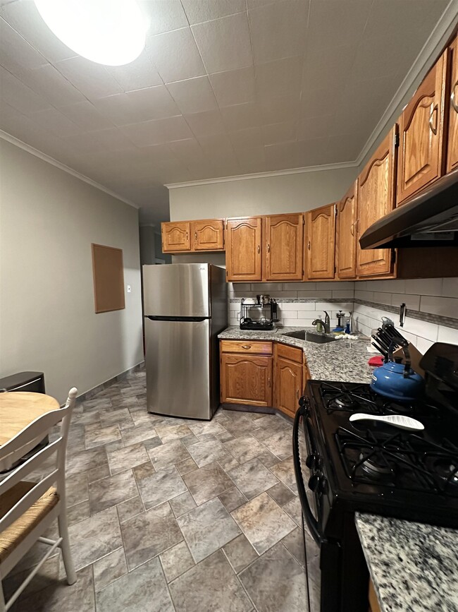 property at 152 W 9th St