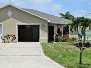 3820 SW 16th Pl in Cape Coral, FL - Building Photo - Building Photo