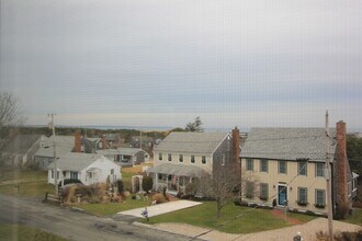 32 Tupper Ave in Sandwich, MA - Foto de edificio - Building Photo