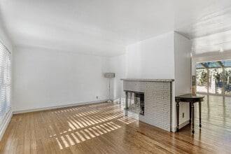 10020 SE 7th St in Bellevue, WA - Building Photo - Building Photo