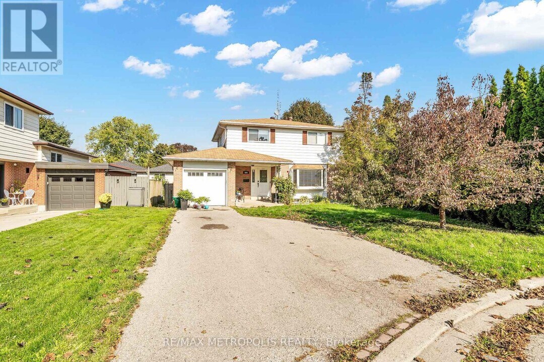 834 Sanok Dr in Pickering, ON - Building Photo