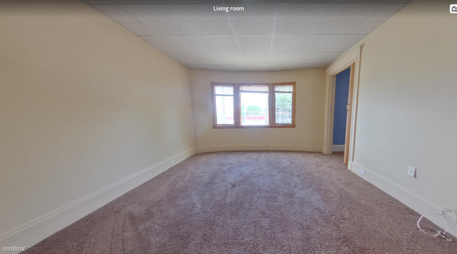 325 Main St-Unit -Apt 2 in Medford, MA - Foto de edificio - Building Photo