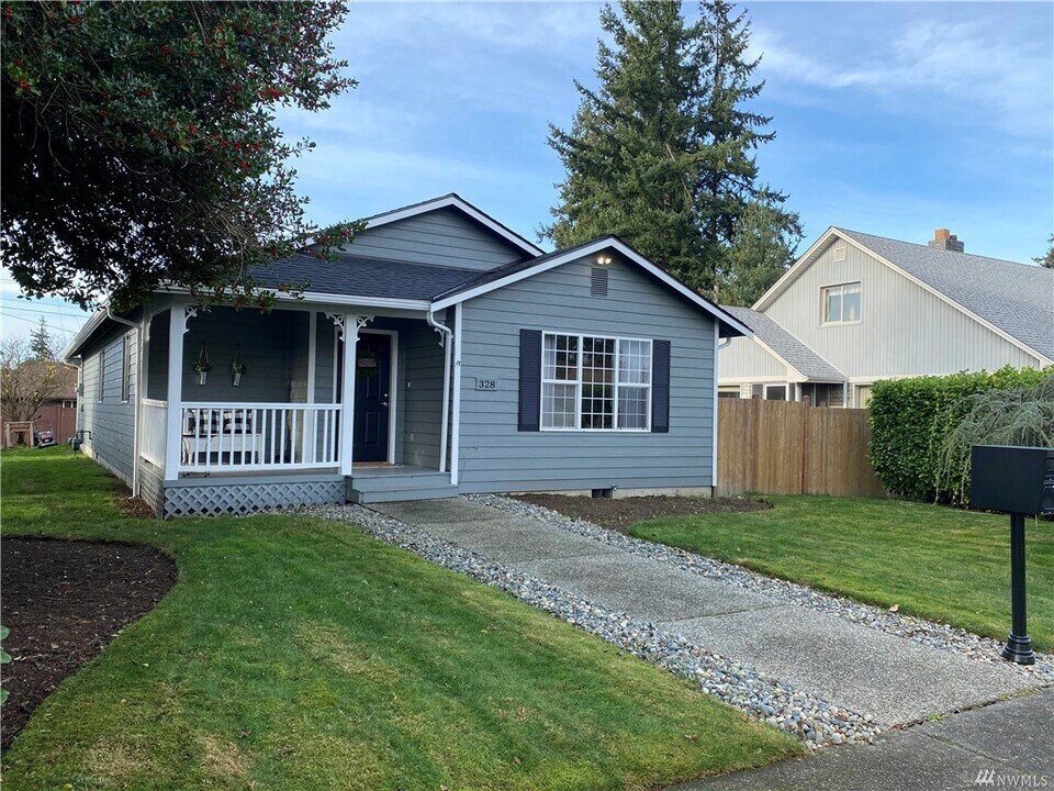 328 S Dunham Ave in Arlington, WA - Building Photo
