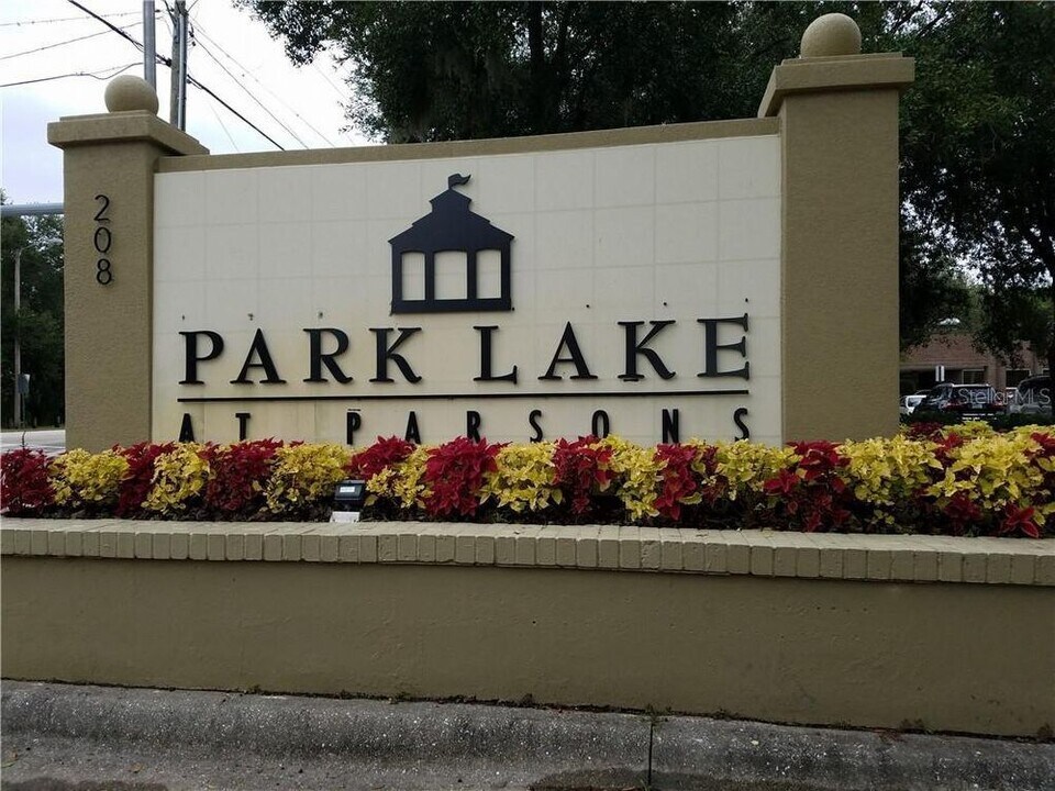 803 Lake Haven Square-Unit -208 in Brandon, FL - Foto de edificio