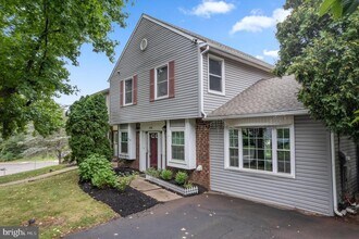 1578 Yeakel Way in Lansdale, PA - Building Photo - Building Photo