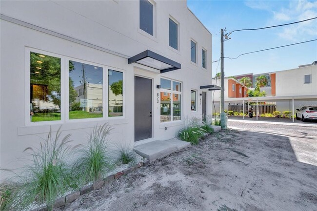 837 Calla Terrace N in St. Petersburg, FL - Building Photo - Building Photo