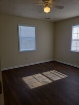 975 E Margaret St in Piggott, AR - Building Photo