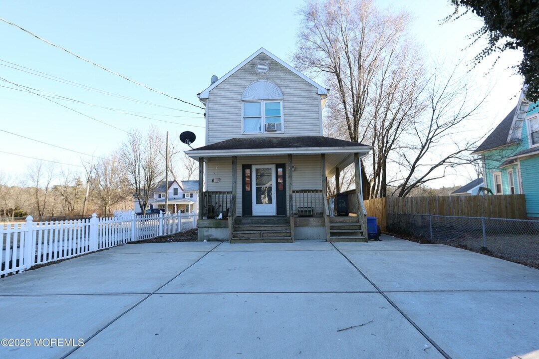 224 Church St-Unit -Apt. 2 in Lakehurst, NJ - Building Photo