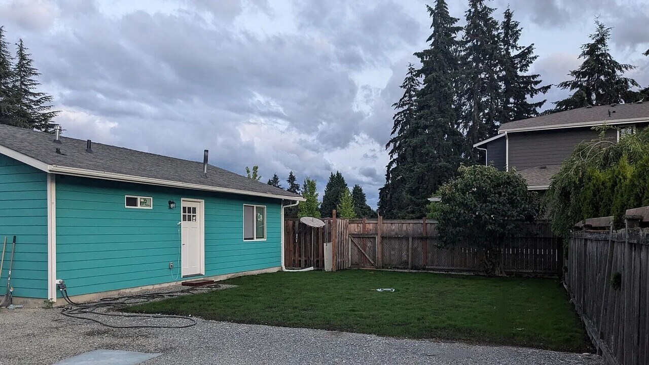 2403 NE 27th St in Renton, WA - Building Photo