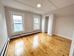 13 Saratoga St, Unit 2 in Boston, MA - Building Photo - Building Photo