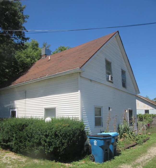 306 W Maple St, Unit 306 W. Maple Street A in Champaign, IL - Building Photo - Building Photo