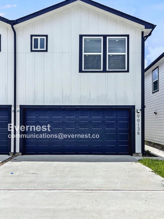 9913 Porto Rico Rd in Houston, TX - Building Photo