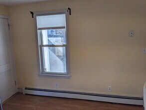 27 Underwood St, Unit #1 in Belmont, MA - Building Photo - Building Photo