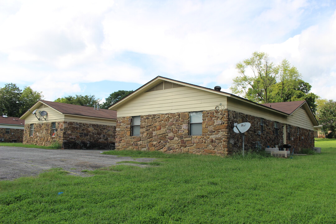 906 Sequoyah Way in Russellville, AR - Building Photo