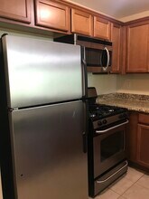 355 N Maple St, Unit 219 in Burbank, CA - Foto de edificio - Building Photo