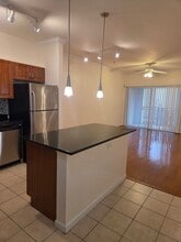 12945 Centre Park Cir, Unit 105 in Herndon, VA - Foto de edificio - Building Photo